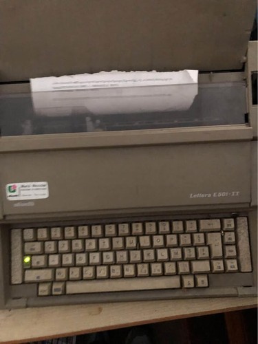 Macchina per scrivere olivetti - per,