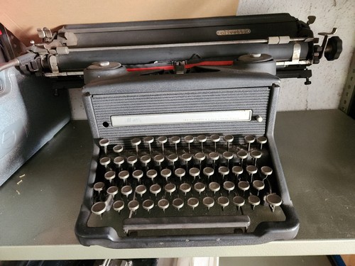 Macchina per scrivere olivetti - per,