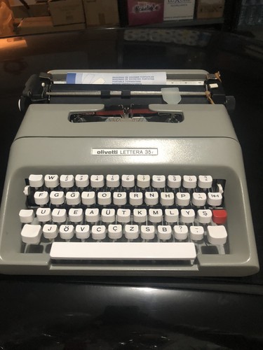 Macchina per scrivere olivetti - per,