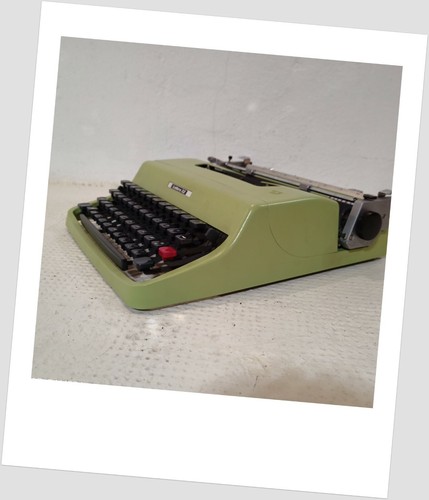 Macchina per scrivere olivetti - per,