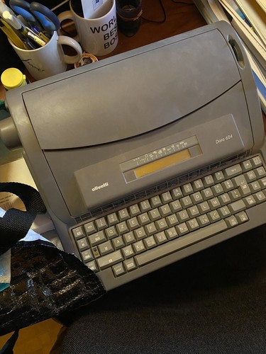Macchina per scrivere olivetti - per,