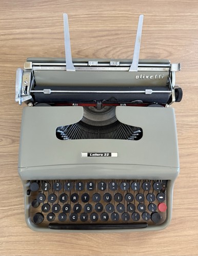 Macchina per scrivere olivetti - scrivere,