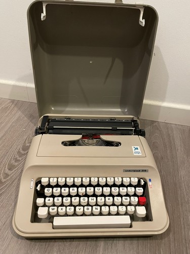 Macchina per scrivere olivetti - per,