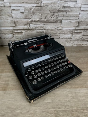 Macchina per scrivere olivetti - per,