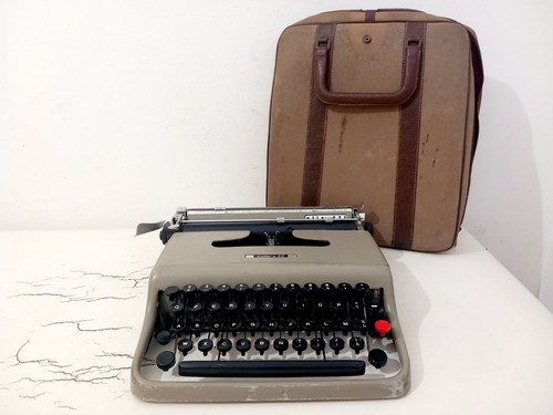Macchina per scrivere - scrivere, olivetti