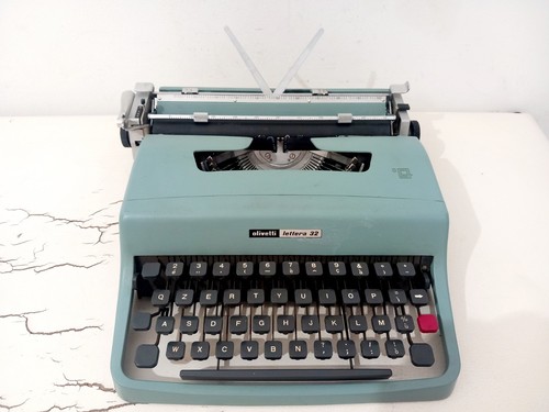 Macchina per scrivere olivetti - per,